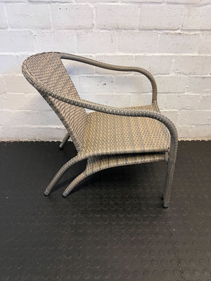 Stylish Grey Wicker Patio Chair with Ottoman – Comfortable & Modern