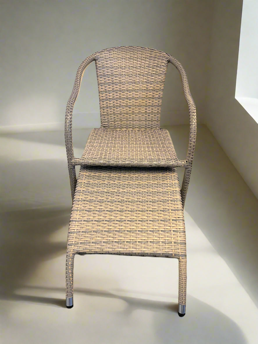 Stylish Grey Wicker Patio Chair with Ottoman – Comfortable & Modern