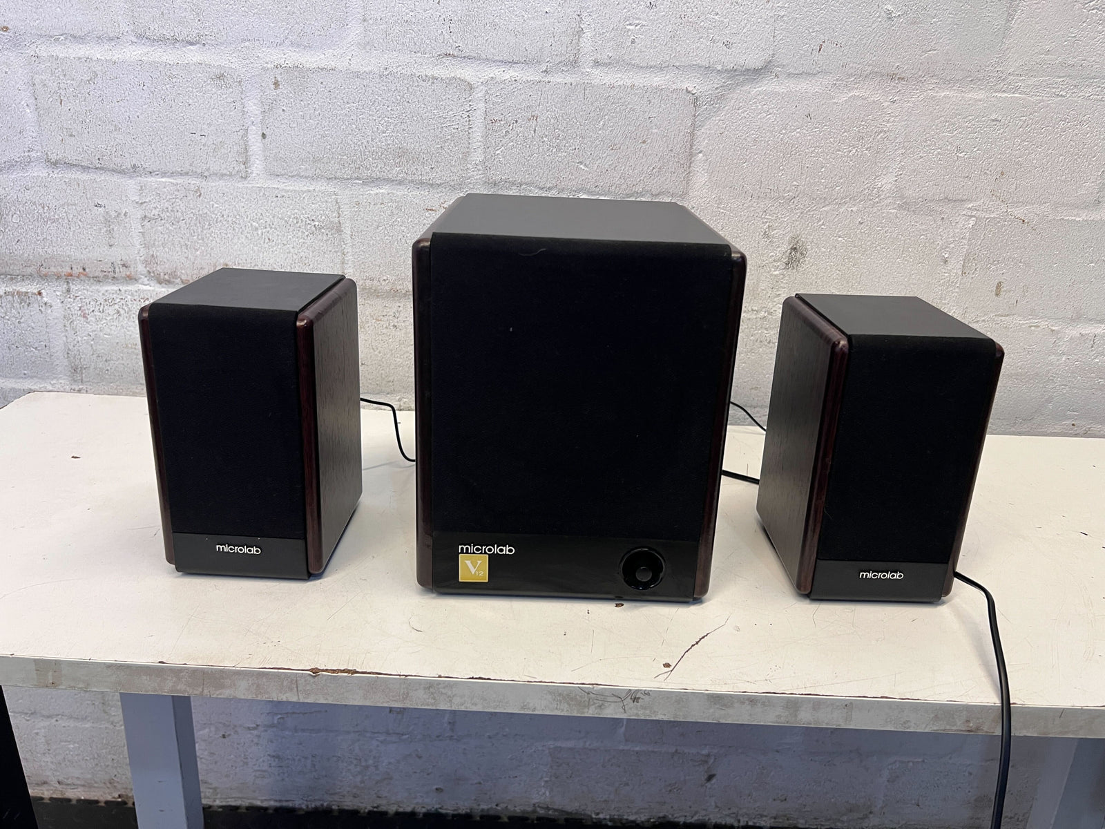 Stylish Microlab 2.1 Speaker Set - Black with Minor Wear