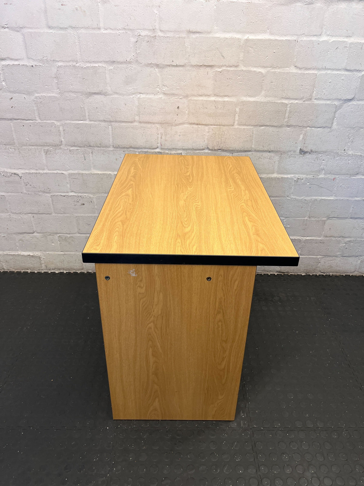 Stylish Oak-Effect Low Bookshelf with Black Trim - 2ndhandwarehouse.com