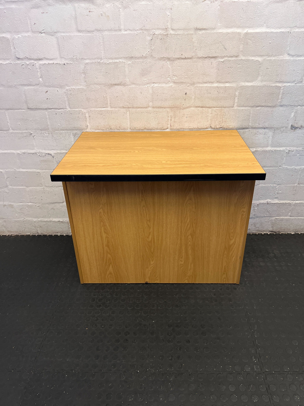 Stylish Oak-Effect Low Bookshelf with Black Trim - 2ndhandwarehouse.com