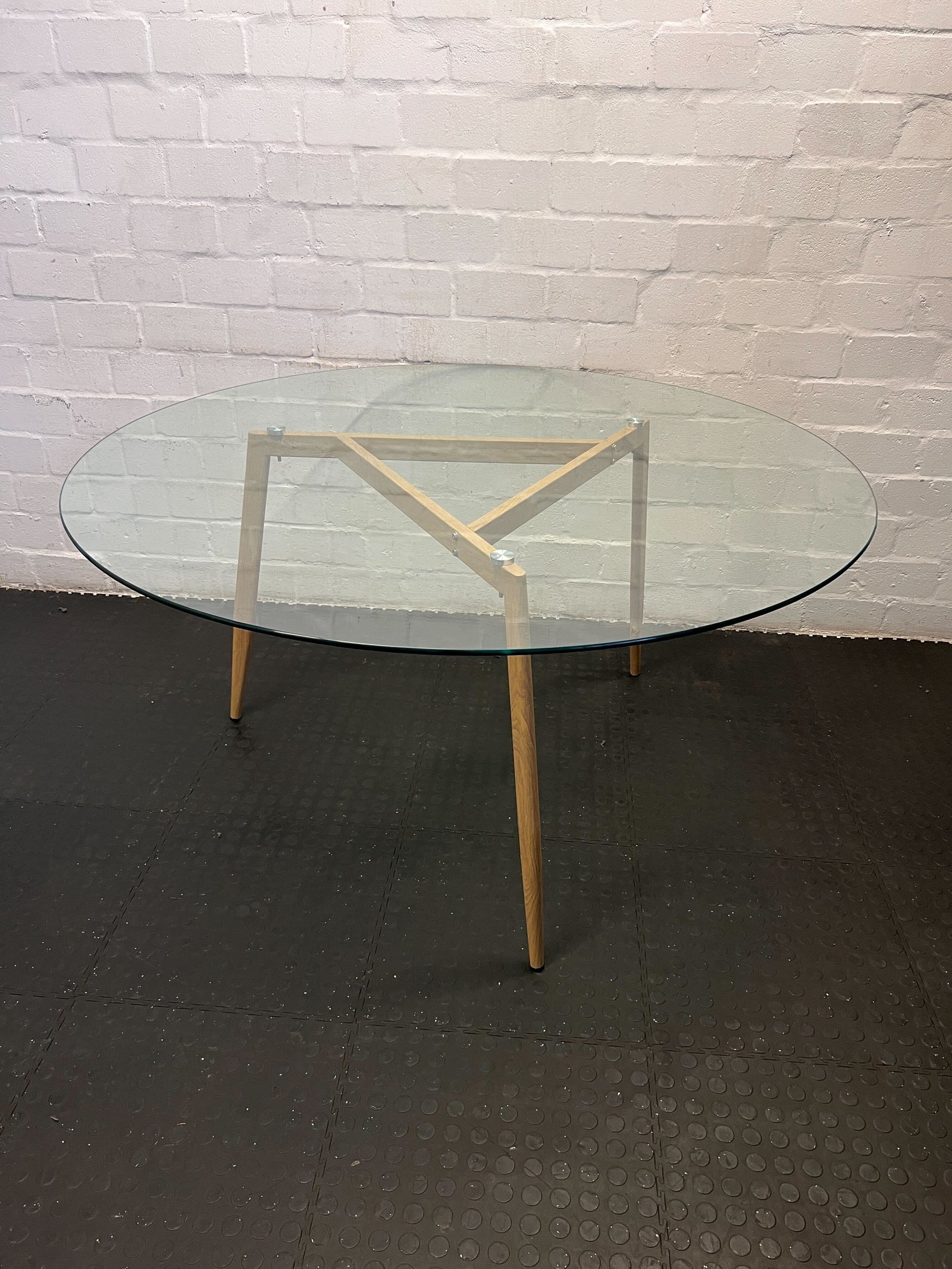Stylish Round Glass Dining Table with Wooden Legs - Modern Look