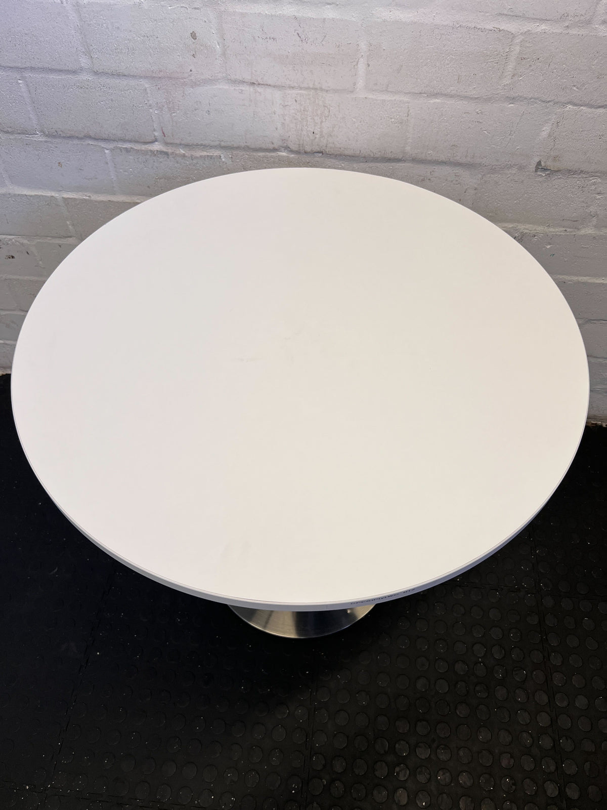 Stylish Round White Table with Modern Design and Minor Scratches