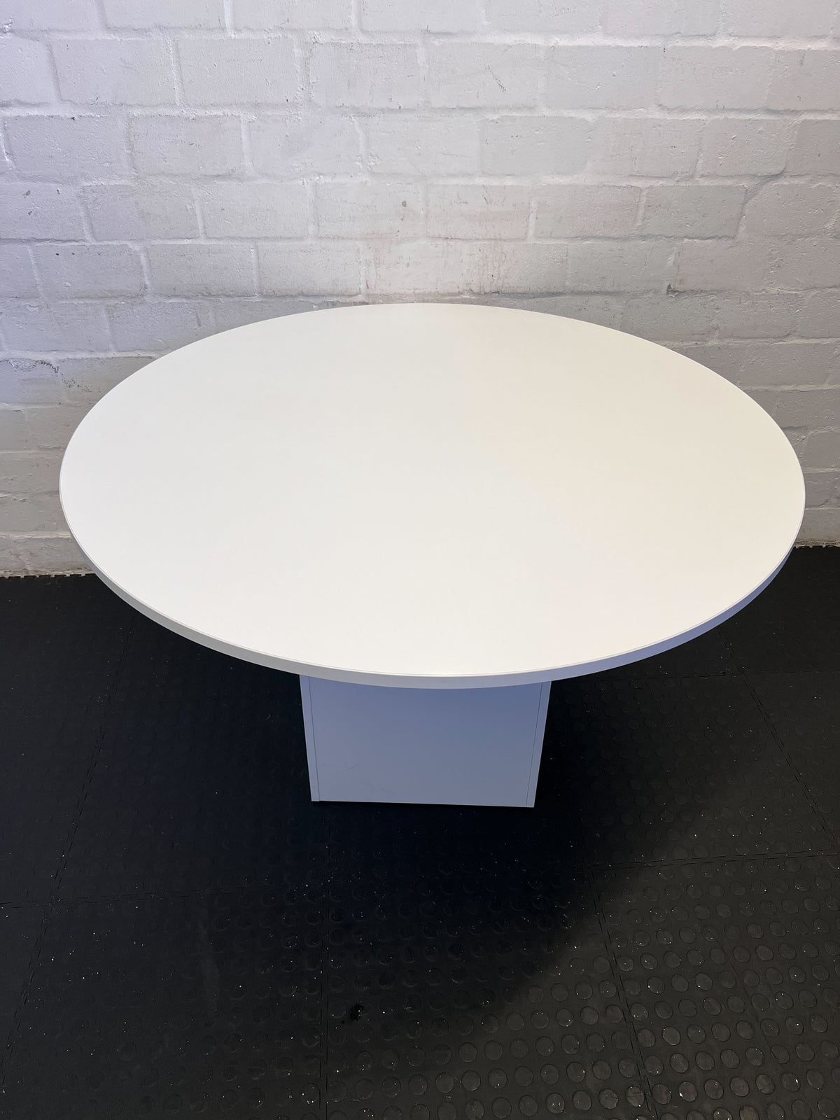 Stylish Round White Table with Modern Design and Minor Scratches