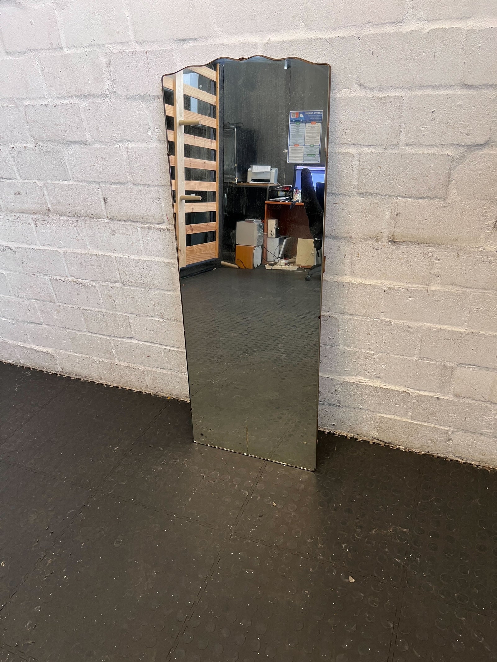 Stylish Vintage Decorative Wall Mirror with Minor Distress