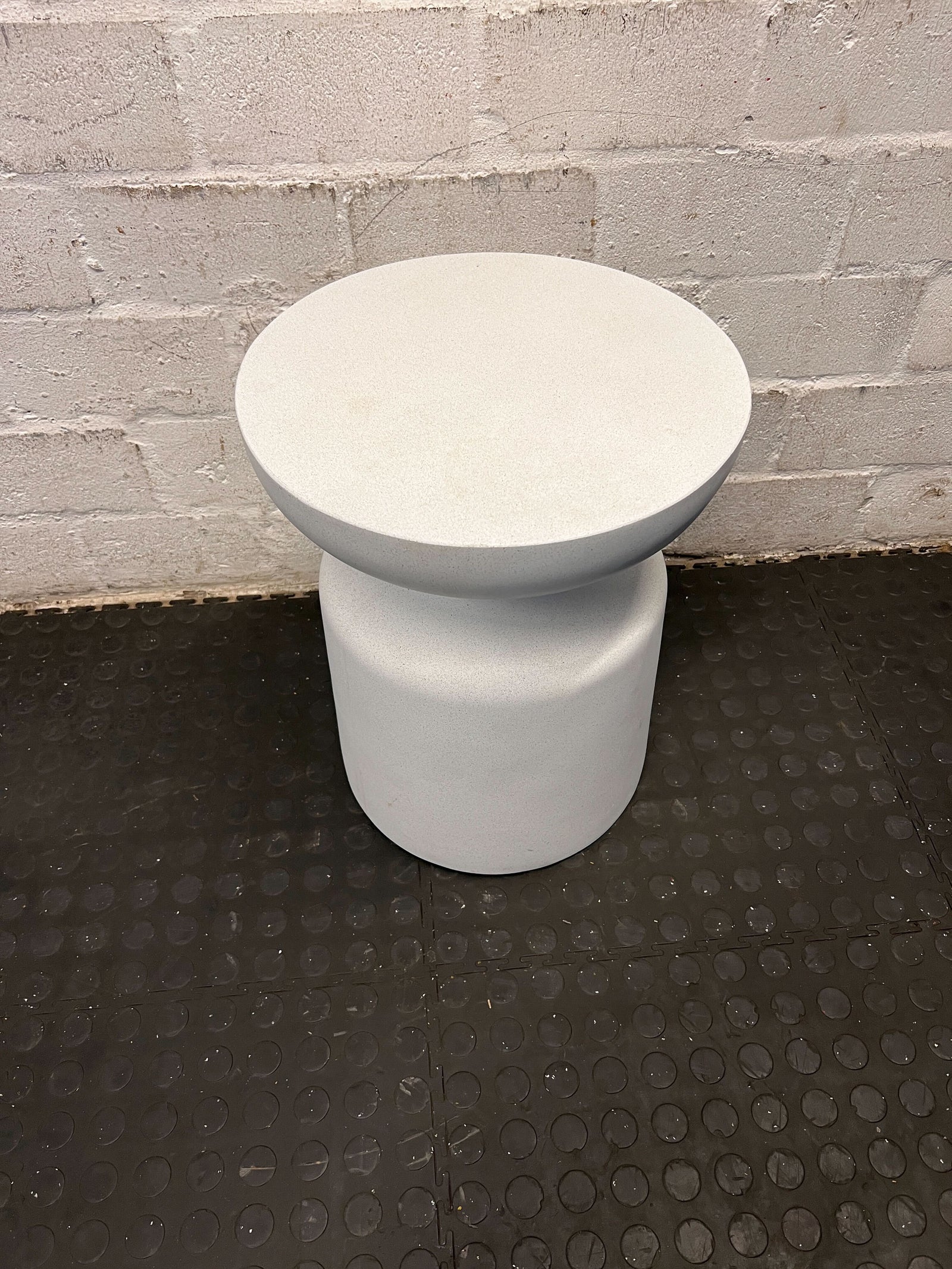 Stylish White Concrete Side Table - Modern Design