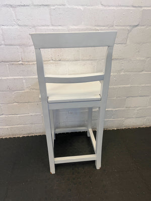Stylish White Wooden Bar Stools with Minor Scratches – Perfect for Any Space