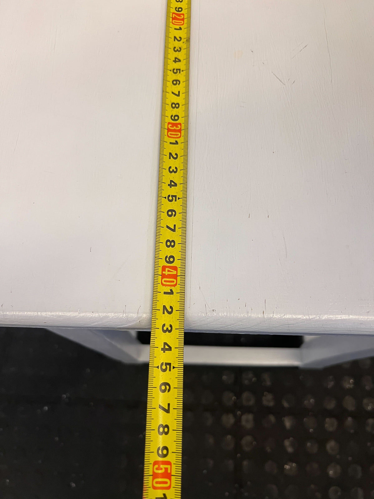 Stylish White Wooden Bar Stools with Minor Scratches – Perfect for Any Space