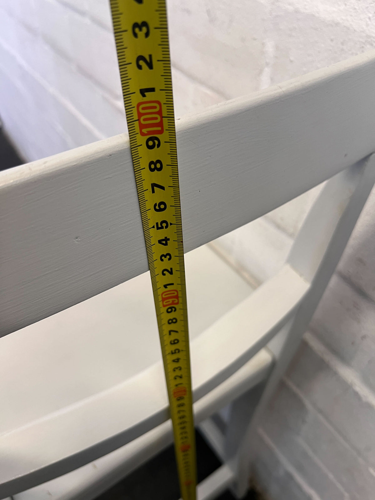 Stylish White Wooden Bar Stools with Minor Scratches – Perfect for Any Space