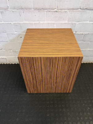 Stylish Wooden Square Side Table with Rich Grain Finish