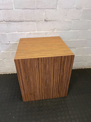 Stylish Wooden Square Side Table with Rich Grain Finish