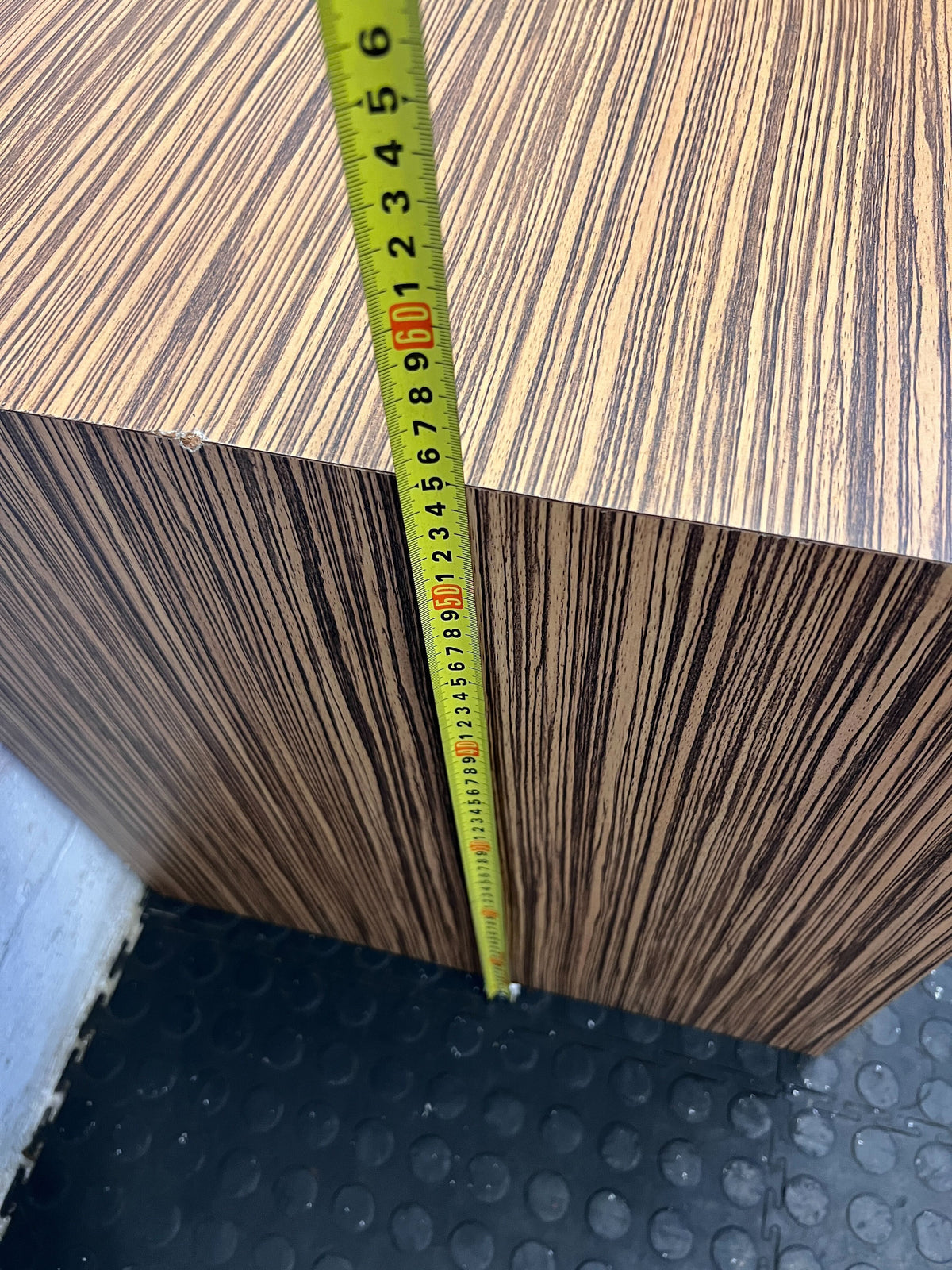 Stylish Wooden Square Side Table with Rich Grain Finish