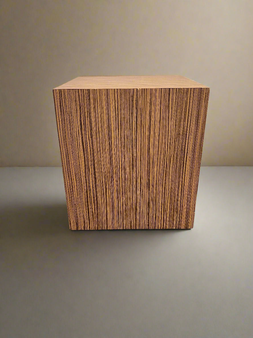 Stylish Wooden Square Side Table with Rich Grain Finish