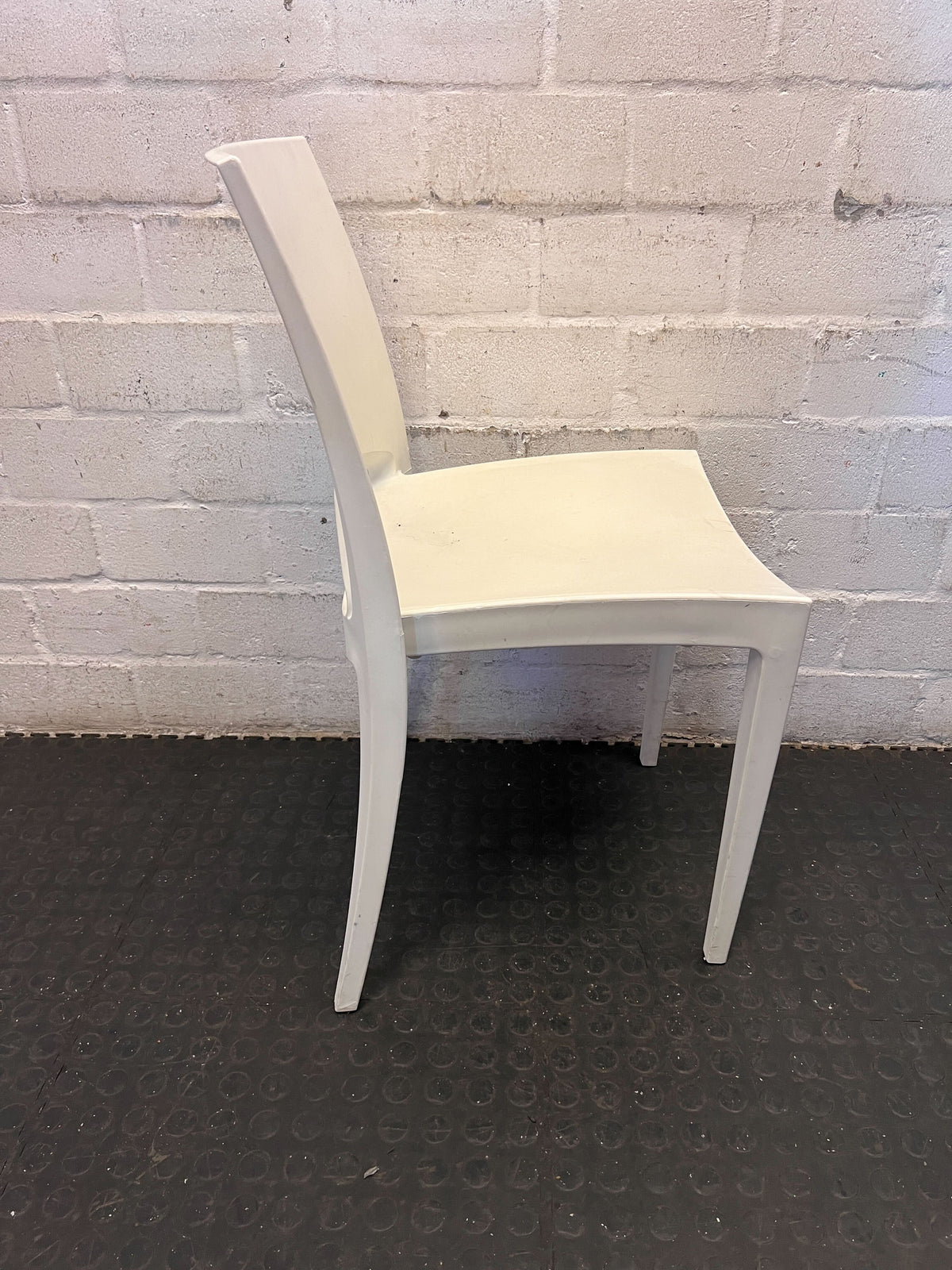 Versatile White Molded Dining Chair - 2ndhandwarehouse.com