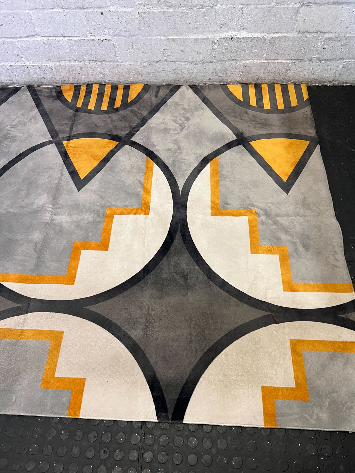 Vibrant Geometric Art Deco Style Area Rug 220 x 150cm