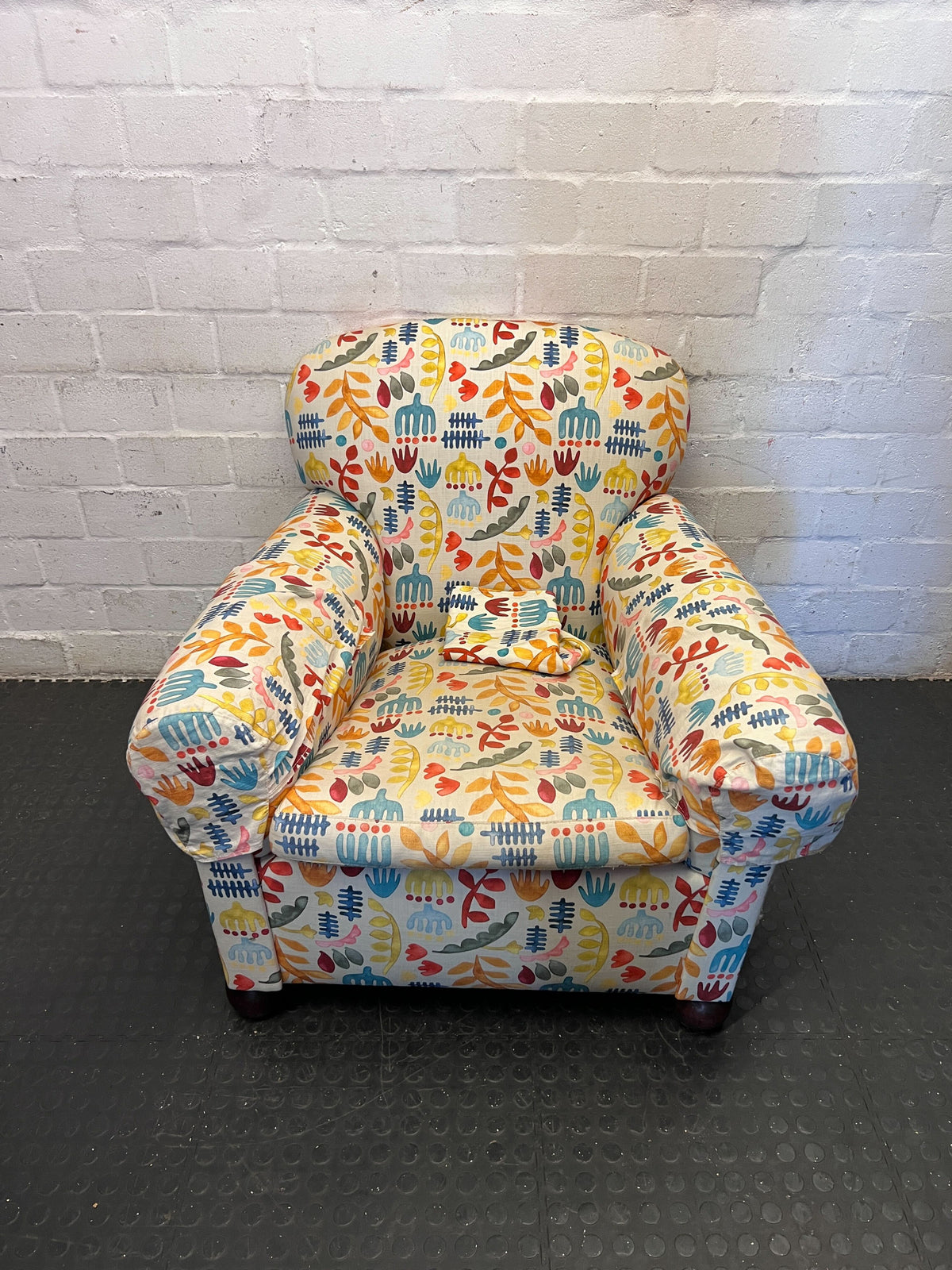 Vibrant Kids' Armchair with Playful Botanical Print