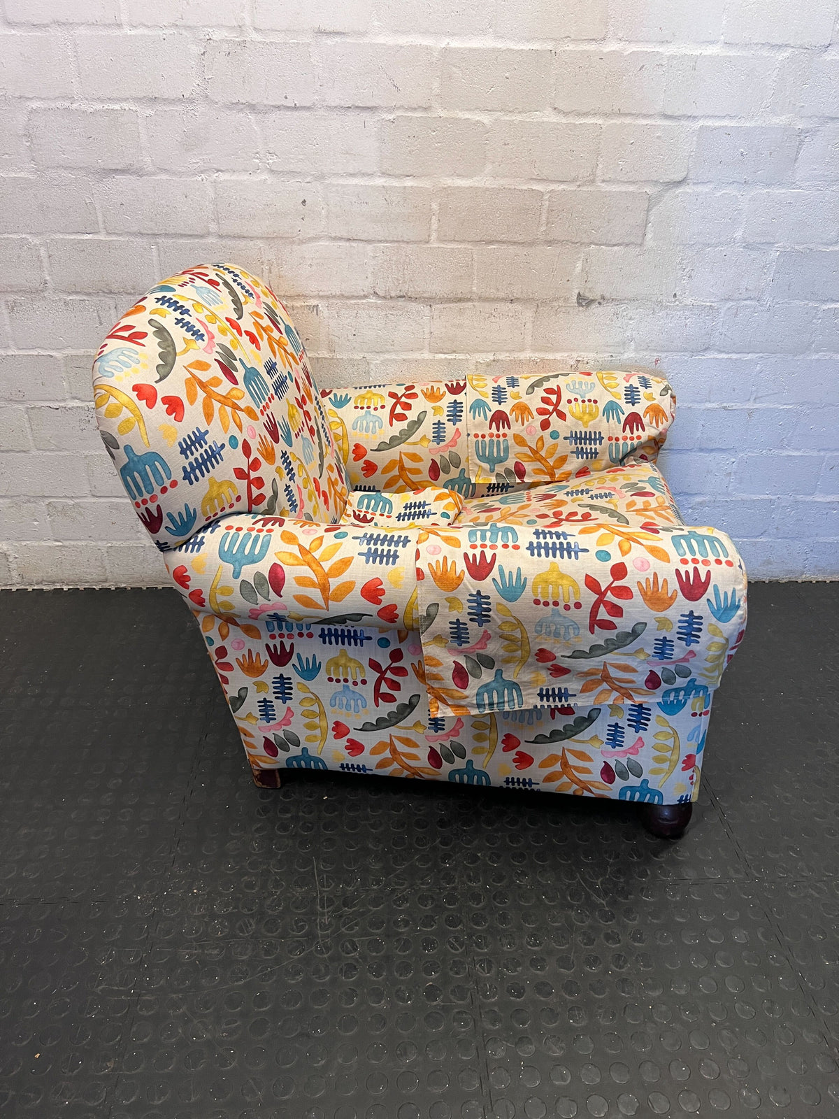 Vibrant Kids' Armchair with Playful Botanical Print
