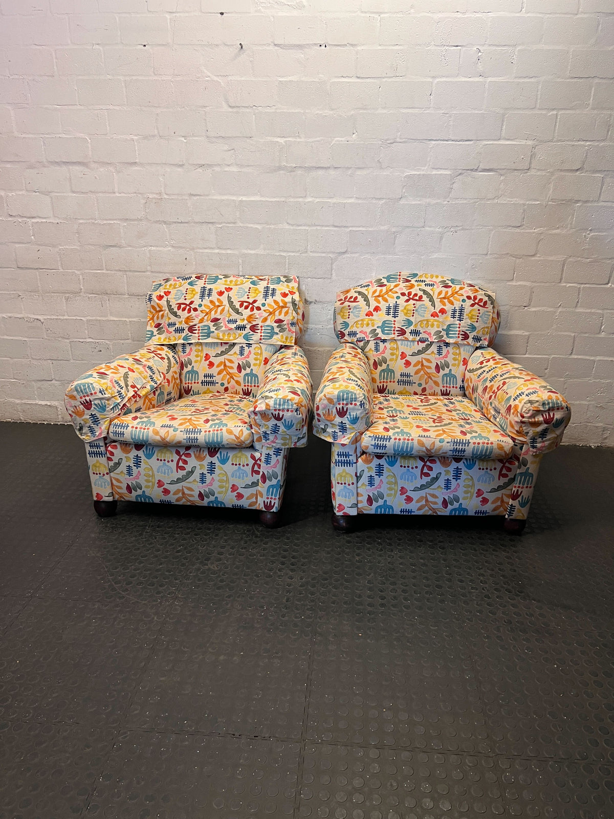 Vibrant Kids' Armchair with Playful Botanical Print