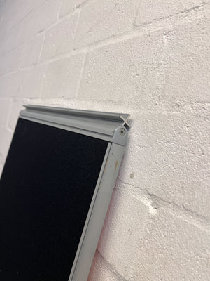 Vibrant Red Desk Divider – Boost Focus & Style Your Workspace