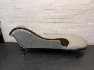 Victorian Style Button-Tufted Chaise Longue — Used Condition