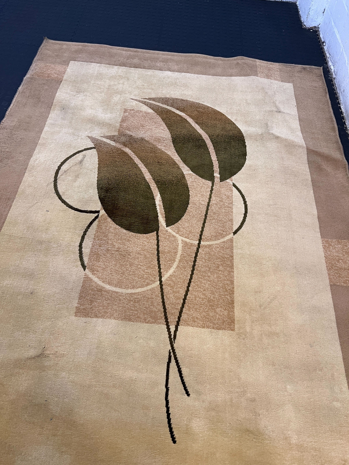 Vintage Beige Area Rug with Leaf Design – Slight Wear