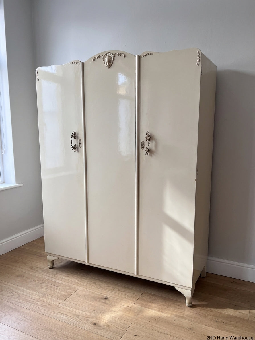 Vintage Cream 3-Door Wardrobe - Decorative Shell Detail - 2ndhandwarehouse.com