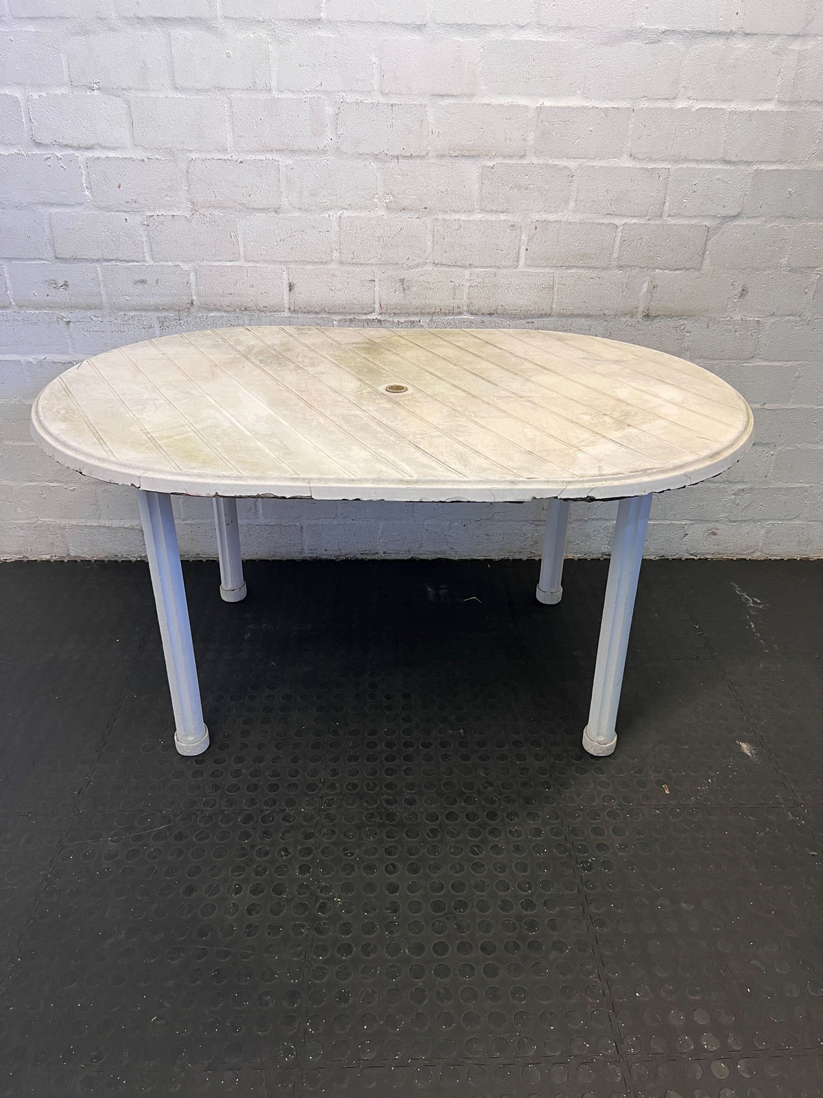 Vintage Oval White Plastic Garden Table with Minor Wear - 2ndhandwarehouse.com