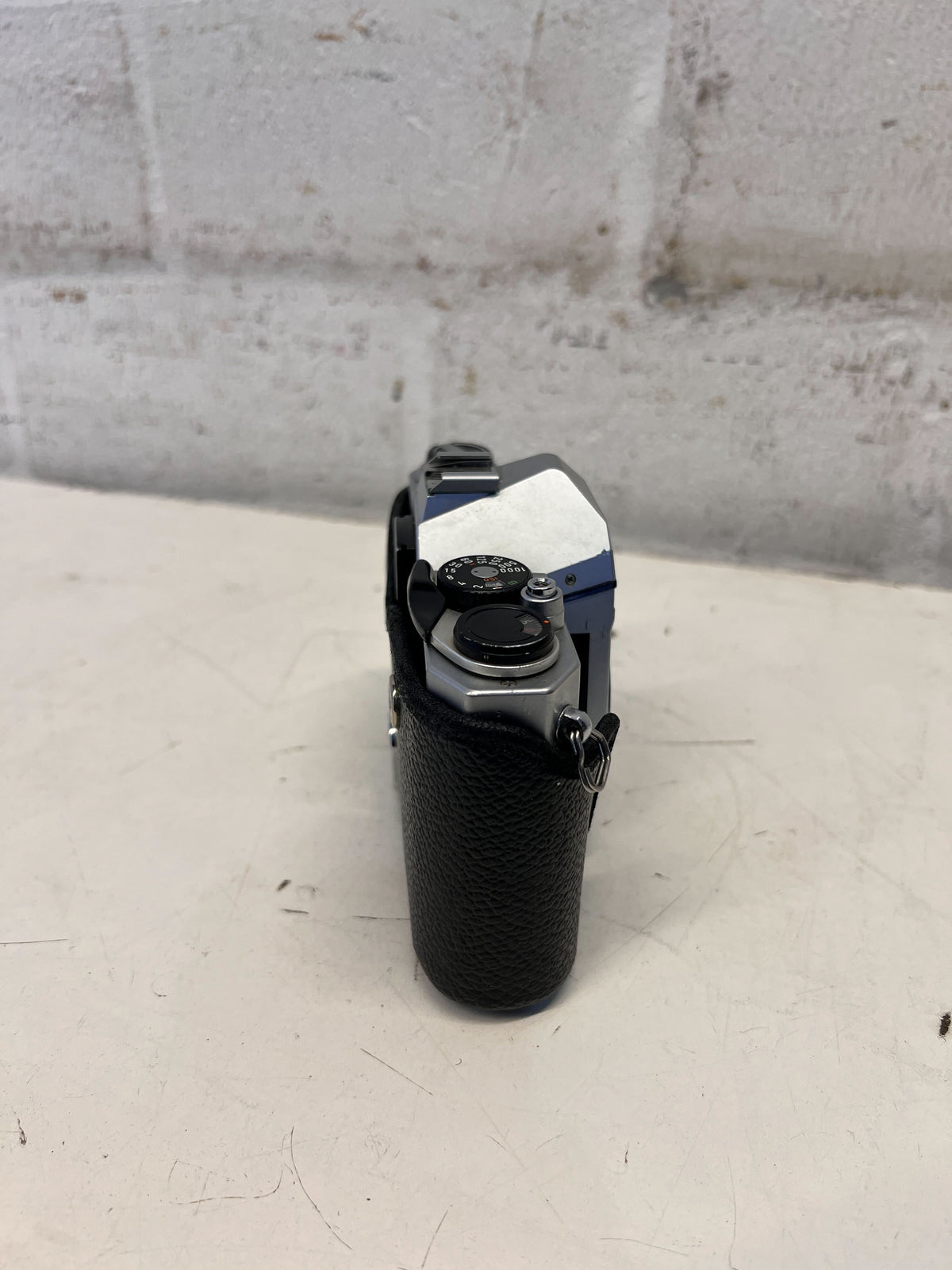 Vintage Pentax K1000 SLR Camera – Retro Design, Minor Wear