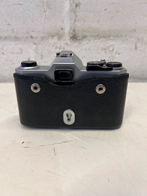 Vintage Pentax K1000 SLR Camera – Retro Design, Minor Wear