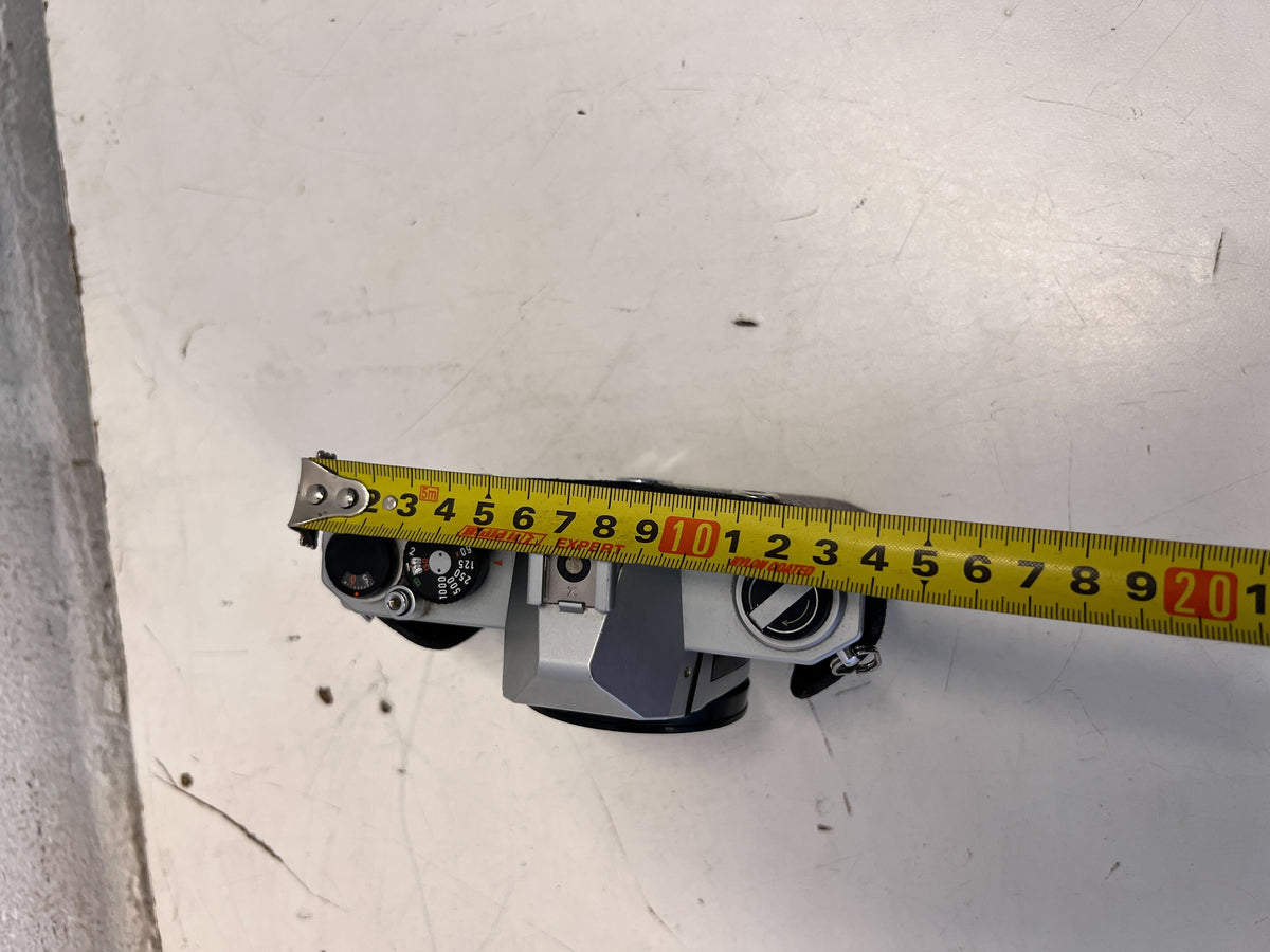 Vintage Pentax K1000 SLR Camera – Retro Design, Minor Wear