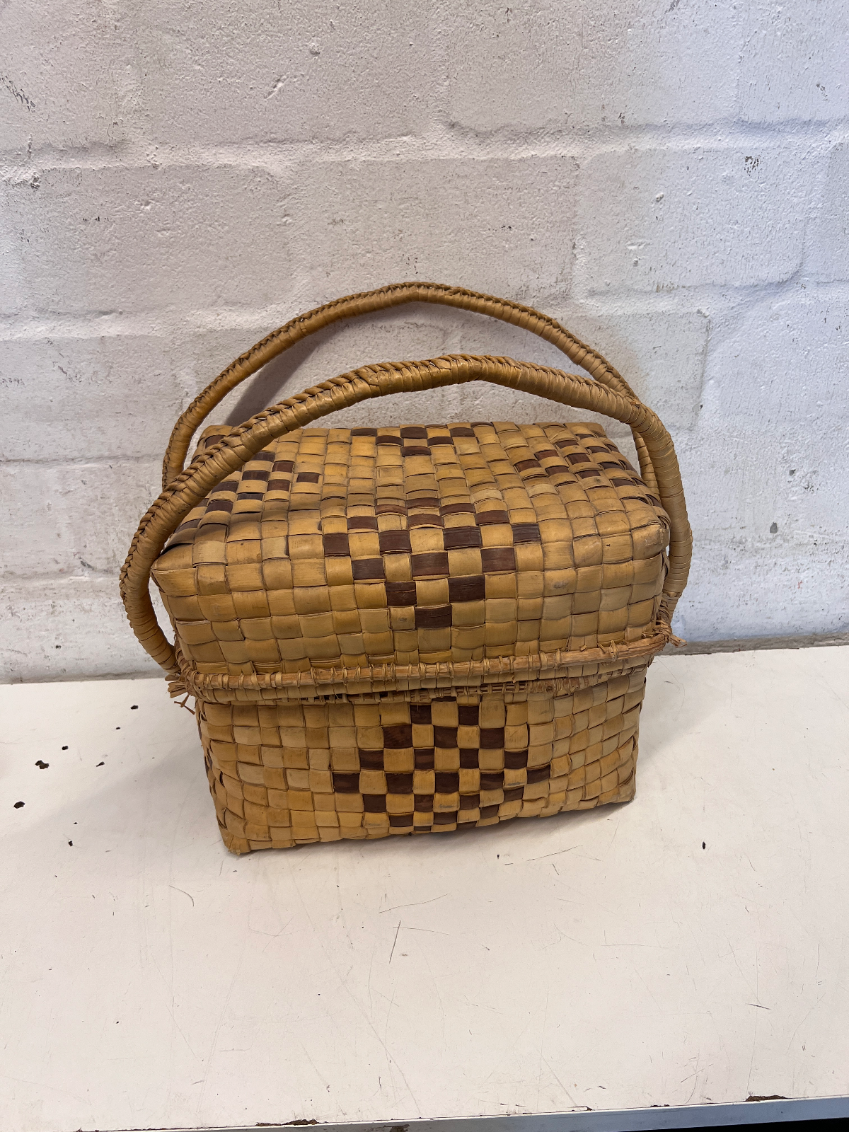 Vintage Two-Tone Woven Rattan Picnic Basket with Lid - 2ndhandwarehouse.com