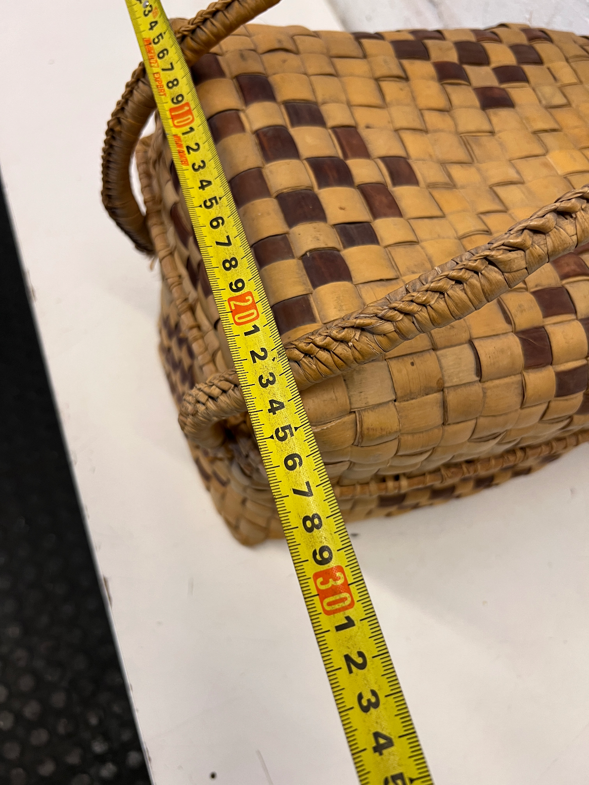 Vintage Two-Tone Woven Rattan Picnic Basket with Lid - 2ndhandwarehouse.com