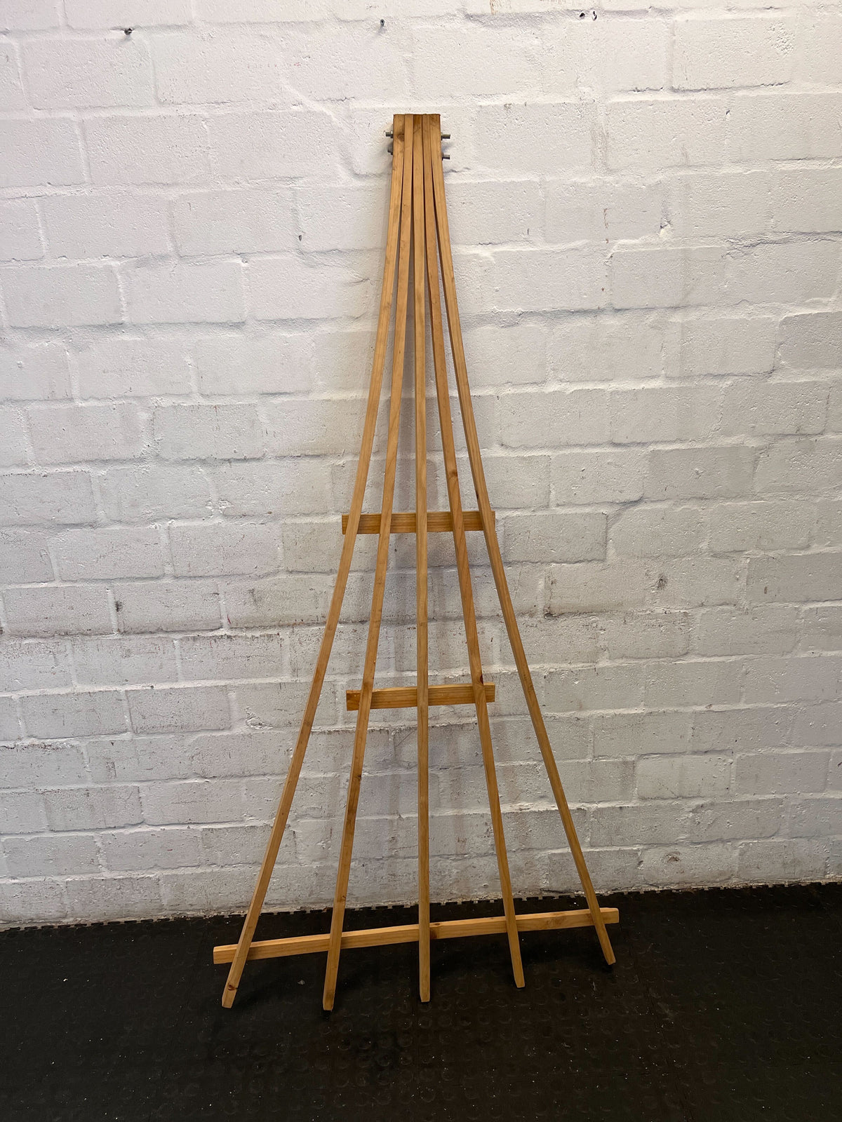 Wooden trellis – Natural Finish with Minor Wear