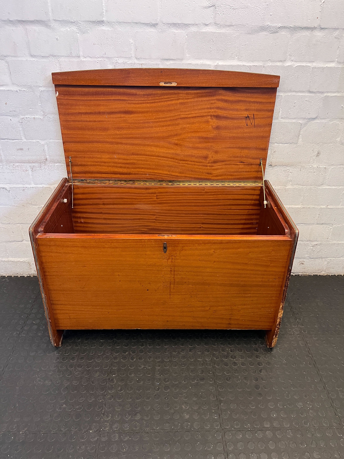 Vintage Wooden Storage Chest with Charm – Minor Wear - 2ndhandwarehouse.com
