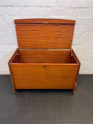 Vintage Wooden Storage Chest with Charm – Minor Wear - 2ndhandwarehouse.com