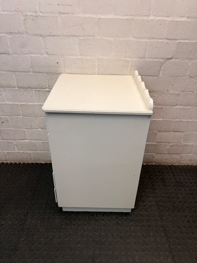 White 5-Drawer Chest with Scalloped Top Rail