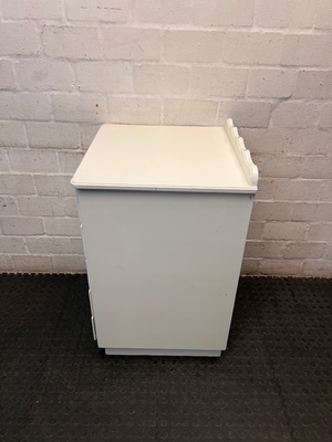 White 5-Drawer Chest with Scalloped Top Rail