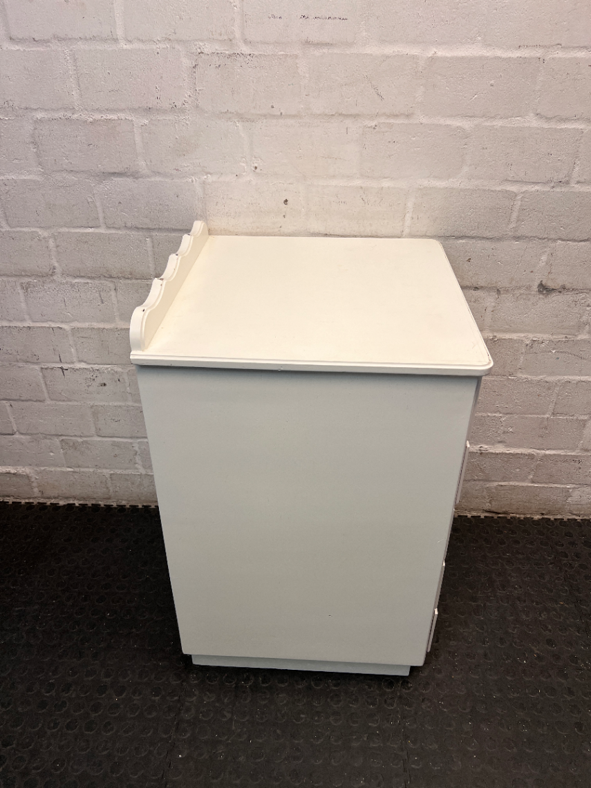 White 5-Drawer Chest with Scalloped Top Rail