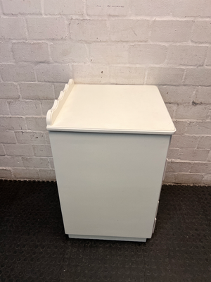 White 5-Drawer Chest with Scalloped Top Rail