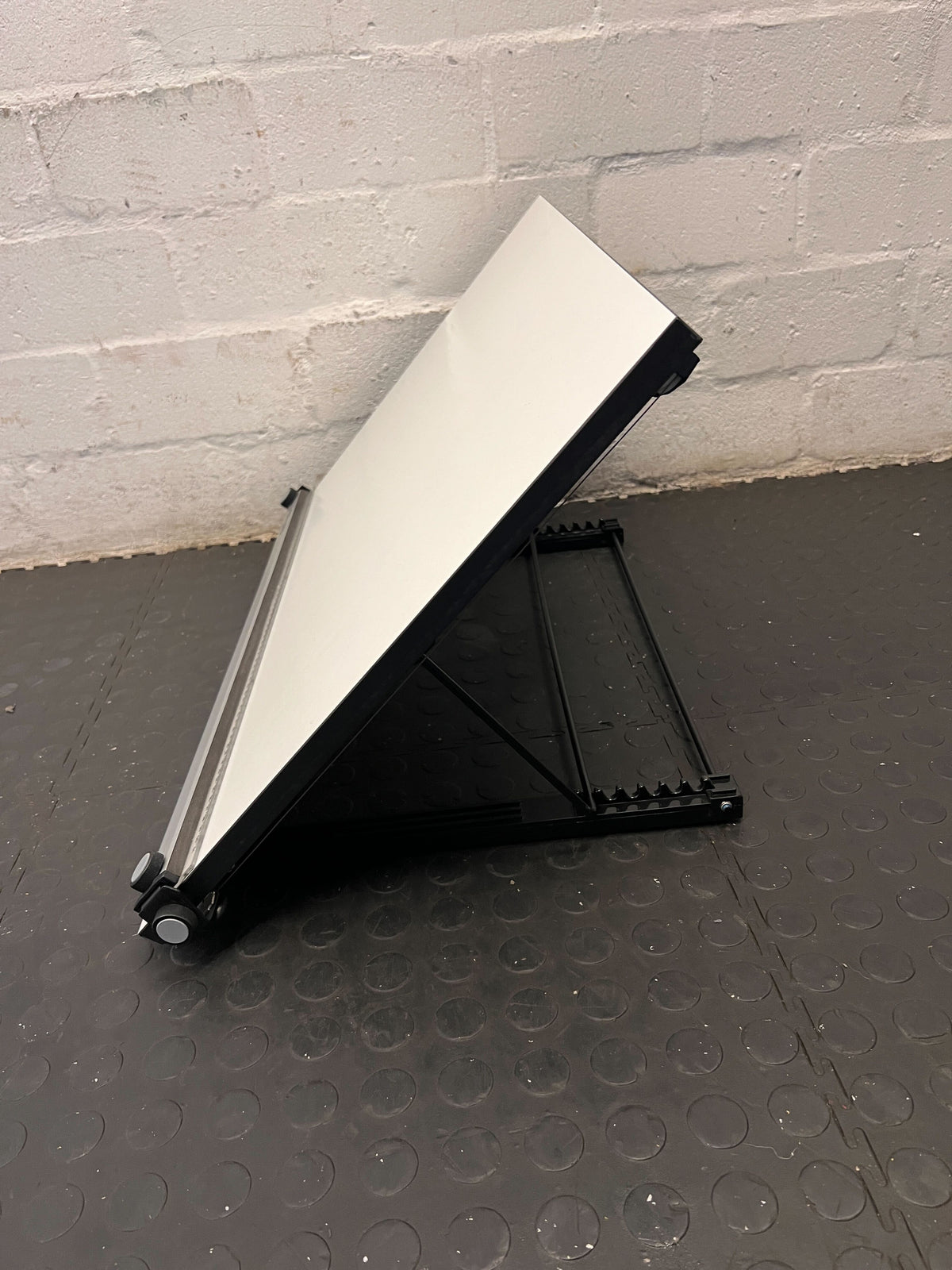 White Drawing Board with Straight-Edge Acrylic Ruler & Rubber Grip