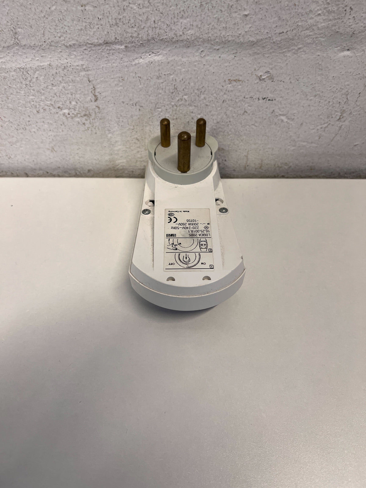 White Mechanical Timer Switch with Purple Dial