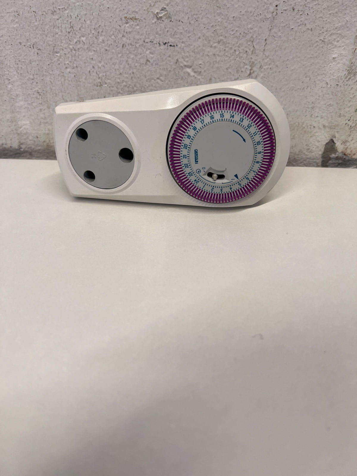 White Mechanical Timer Switch with Purple Dial