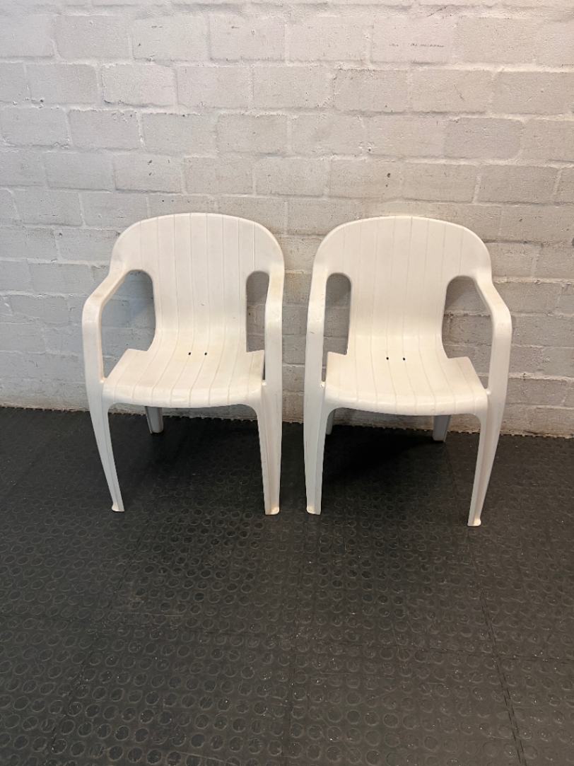 White Moulded Plastic Outdoor Armchair — Surface Wear and Cracks