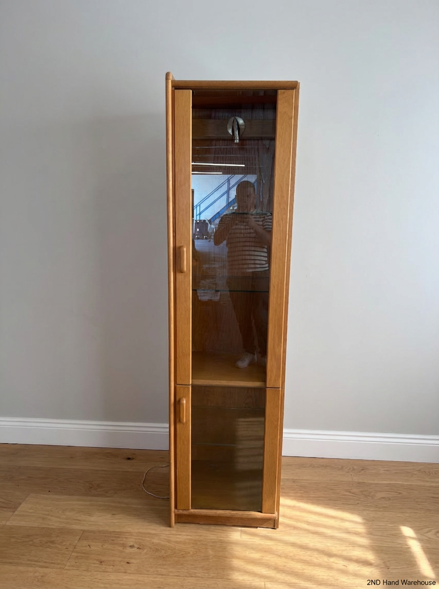 Slim Timber-Toned Glass Display Wall Unit avec Spotlight - Good Condition