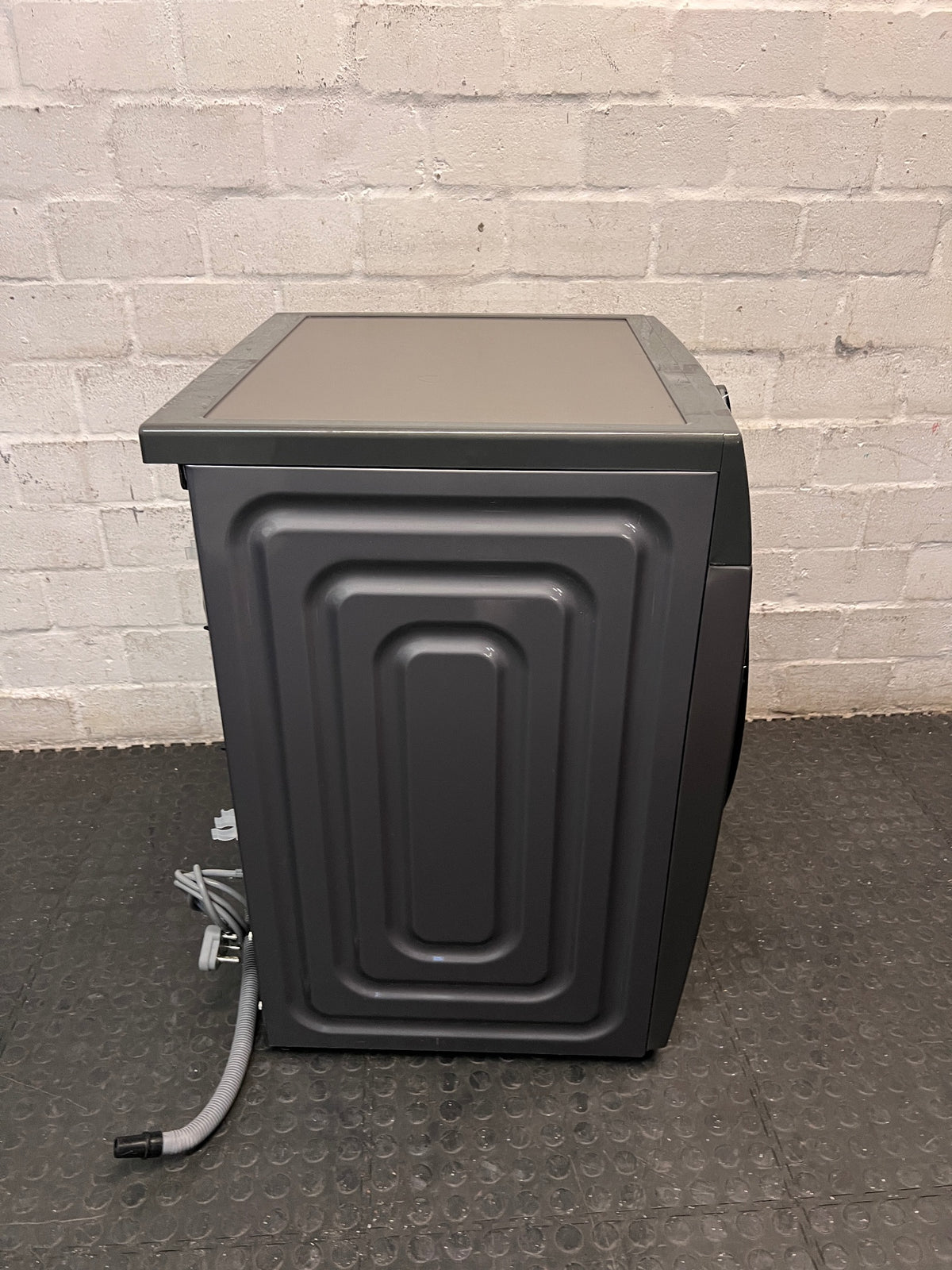 Samsung Front Loader Washing Machine in Grey — Good Working Order with Fair Exterior Wear – top view