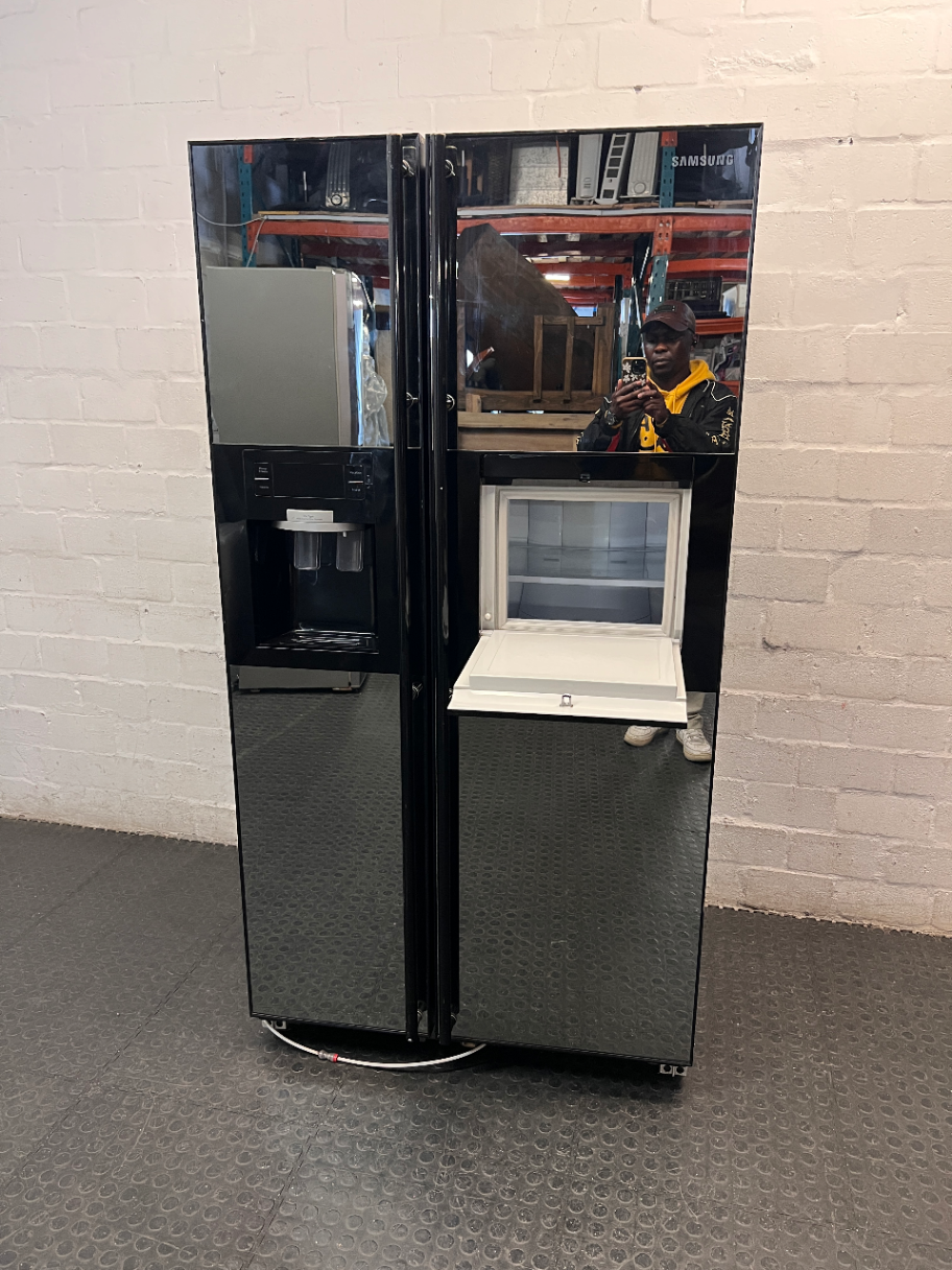 Samsung Black Mirror Side-by-Side Fridge Freezer — Good Working Order – side view