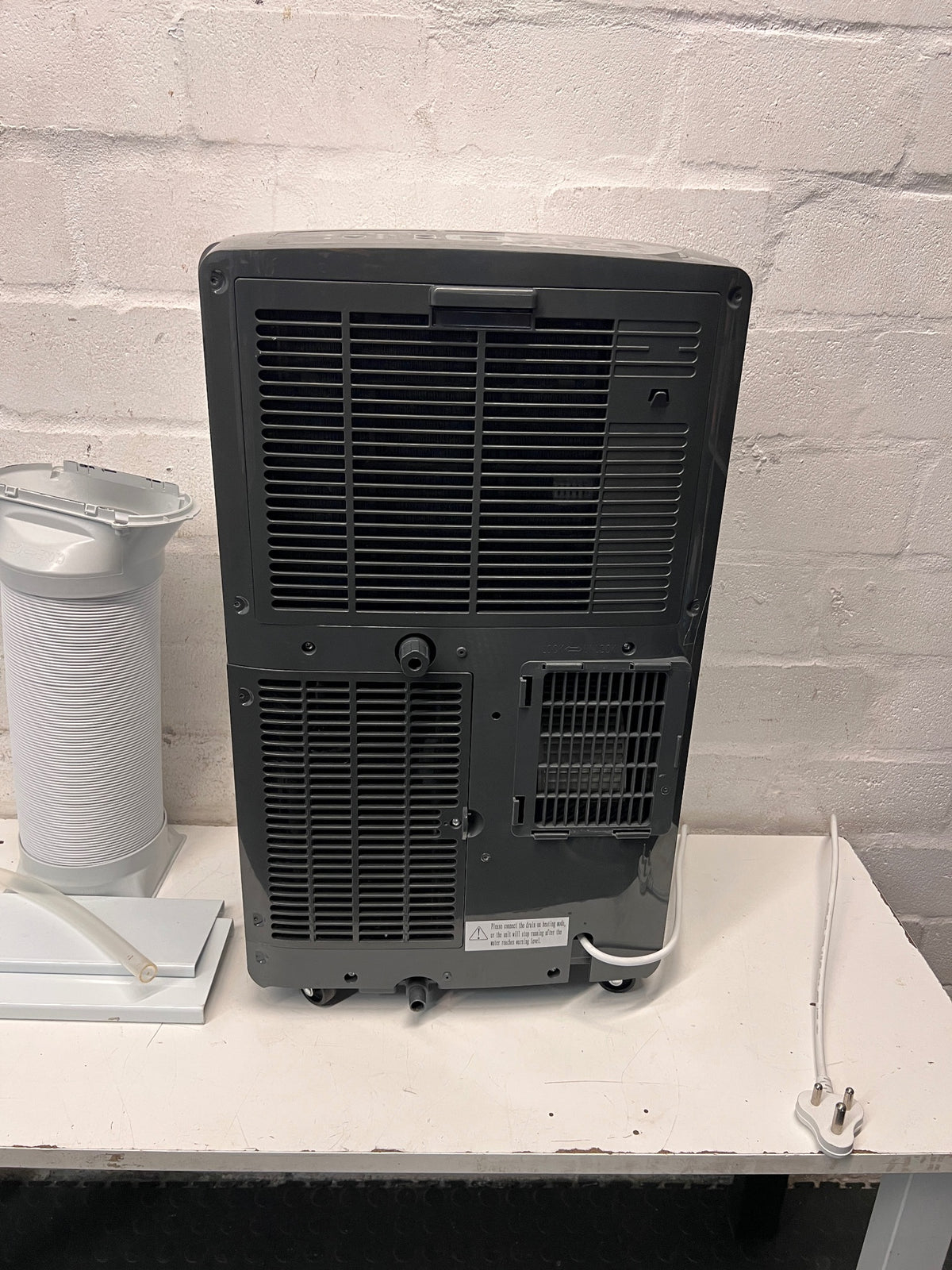White Hisense Portable Air Conditioner with Exhaust Kit — Good Working Order – condition detail