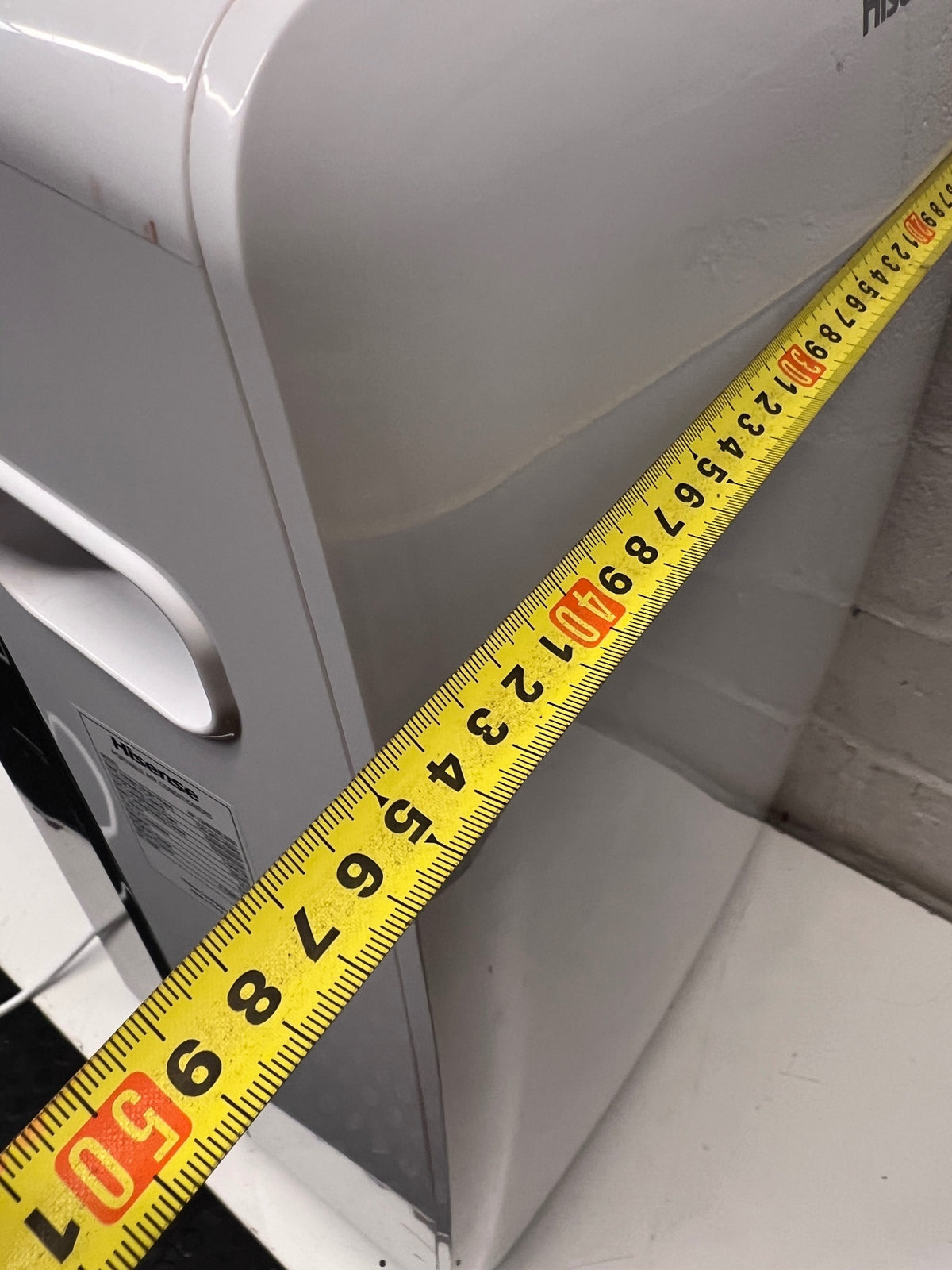 White Hisense Portable Air Conditioner with Exhaust Kit — Good Working Order – width measurement