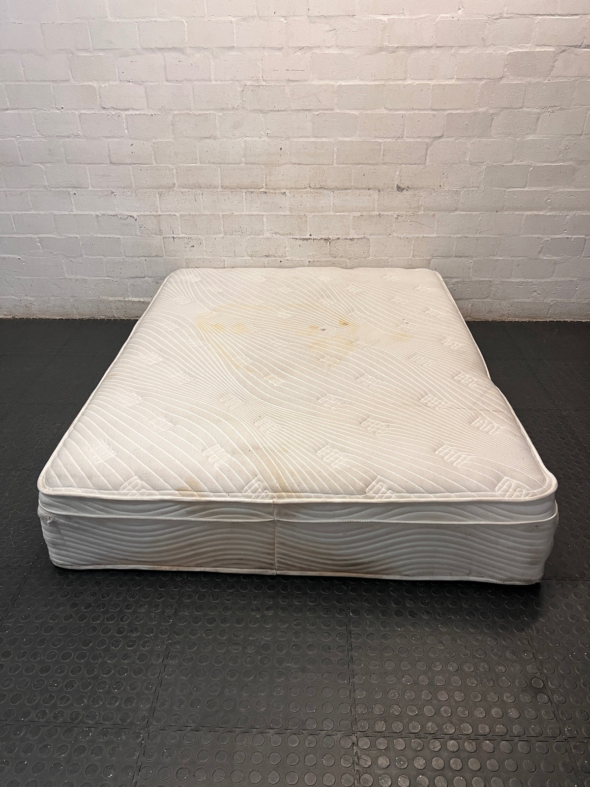 Comfort Solutions Renoir Queen Mattress — Surface Staining on Top Fabric – condition detail
