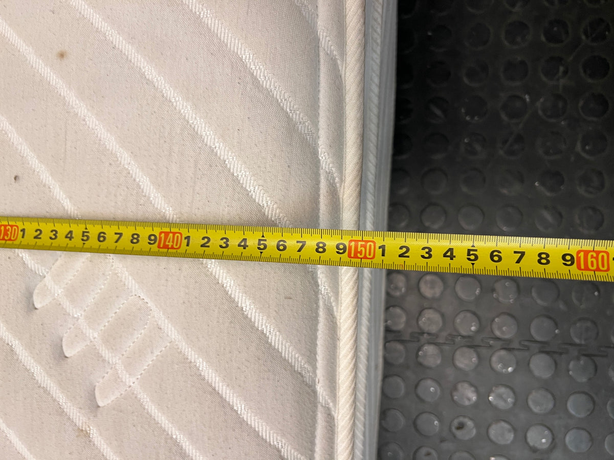 Comfort Solutions Renoir Queen Mattress — Surface Staining on Top Fabric – width measurement